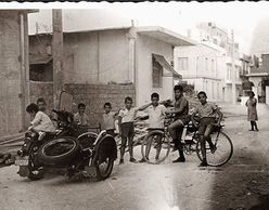 Οι παλιοί αφηγούνται ιστορίες της γειτονιάς