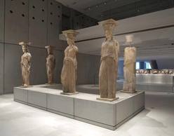 Ώρες - Νύμφες- Νίκες: Η γυναικεία παρουσία στο Μουσείο Ακρόπολης. 