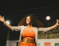 V for Vrana: Μία stand-up comedy βραδιά για την Κ. Βρανά
