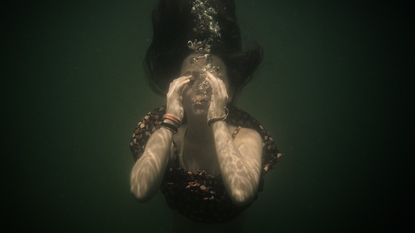 Σιωπή - Η αναπνοή του νου | Έκθεση υποβρύχιας φωτογραφίας της Renée Revah  