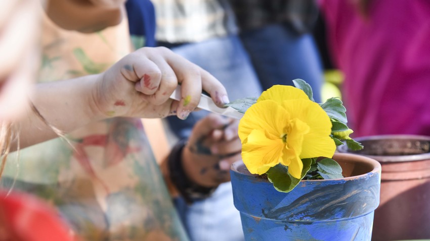 Μικροί Κηπουροί με πινέλα στο Βιομηχανικό Μουσείο Φωταερίου