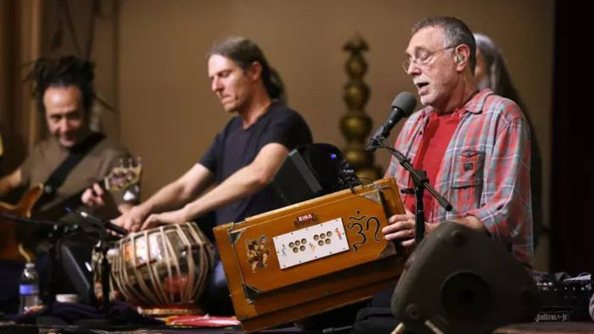 Krishna Das | Ο «ροκ σταρ» της γιόγκα στην Ελλάδα!