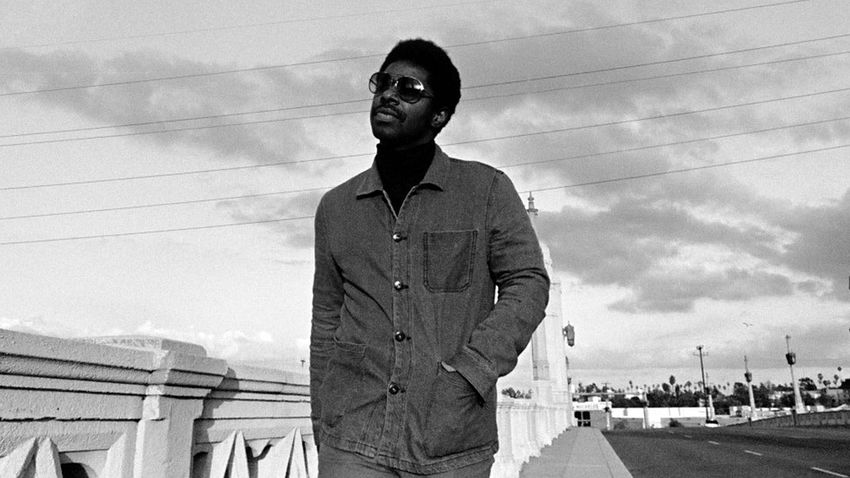 Ένα soulful σύμπαν από τον Curtis Harding!