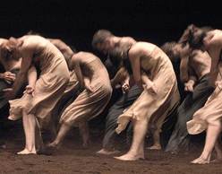 Διάσημες χορογραφίες και performances online | UBU