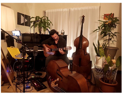 Τα digital home concerts του Πέτρου Κλαμπάνη είναι εδώ