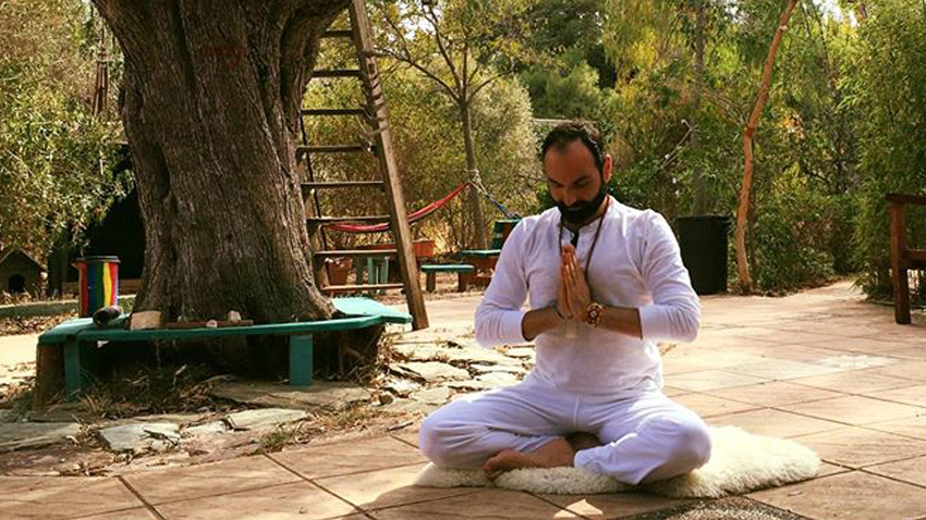 Kundalini yoga μέσω zoom από τον Vasken Knouni