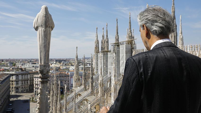 H συναυλία του Andrea Bocelli στο άδειο Duomo του Μιλάνο