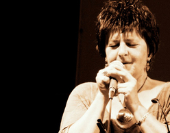 H Φωτεινή Βελεσιώτου live στην Τεχνόπολη!