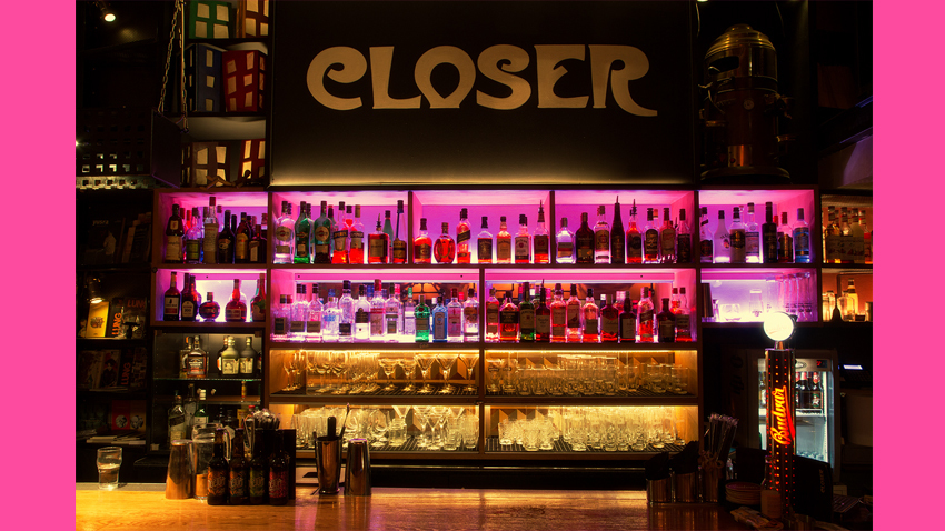 Closer Bar goes Pink | Dj sets, ποίηση & bazaar