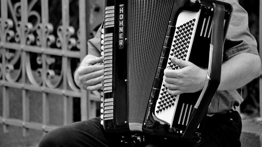 Μanouchedrome | Whistle Accordion Swing Project