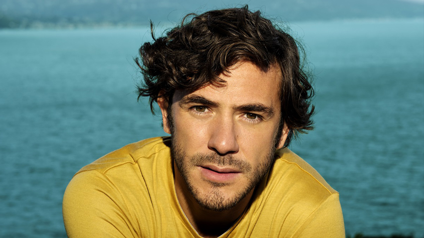 Ο Jack Savoretti μας τραγουδά το καλοκαίρι του «Europiana»