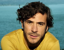 Ο Jack Savoretti μας τραγουδά το καλοκαίρι του «Europiana»