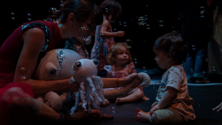 Underwater | Χοροθέατρο για βρέφη και γονείς