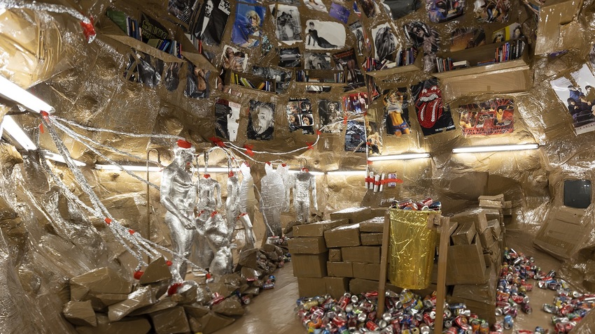 Ομιλία Thomas Hirschhorn Cavemanman, 2002