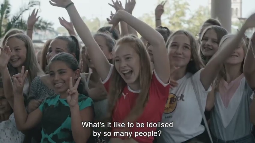 KinderDocs :: Girl Gang της Susanne Regina Meures | deBóp