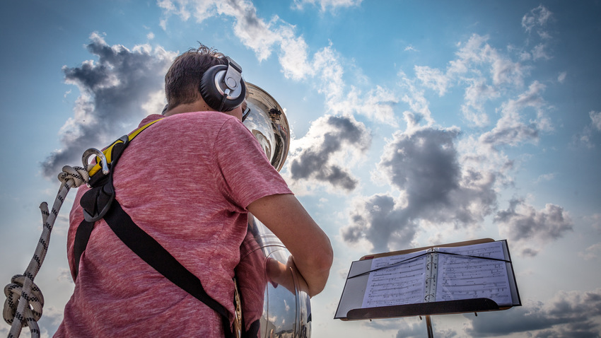 SKY ABOVE ELEFSINA | Συμφωνική Ορχήστρα Δρέσδης