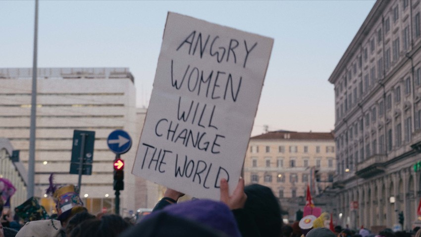 Αδέσποτα Κορμιά | Ένα ντοκιμαντέρ της Ελίνας Ψύκου