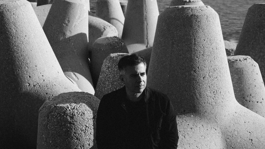 Ο Kostas Vlahas μαζί με τους Voúdris και Dimitris Lainas παρουσιάζουν το "Wavecrushers"