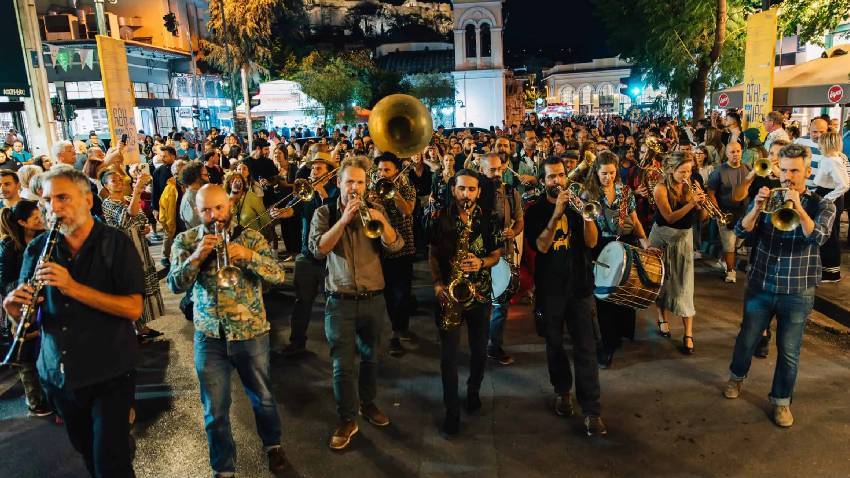 Αγία Φανφάρα και DJ Spery | Balkan μουσικός περίπατος!