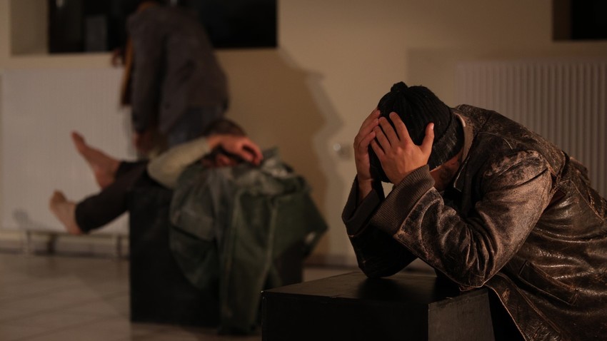 DOG TAGS του Στάθη Γράψα | Η φωνή των κρατουμένων στο Φεστιβάλ Αθηνών Επιδαύρου