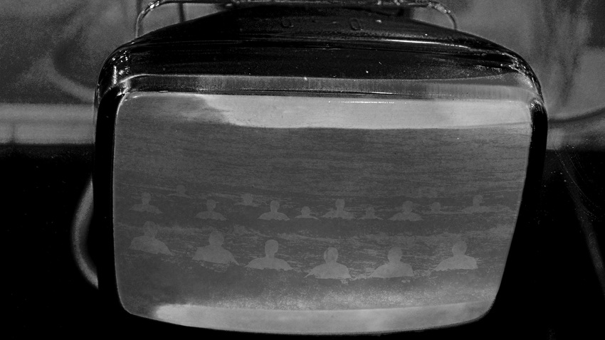 THE PRESENT / Πέλλυ Μανδρέκα :: Mια επίκαιρη παρουσίαση ενός χαρισματικού κόσμου  