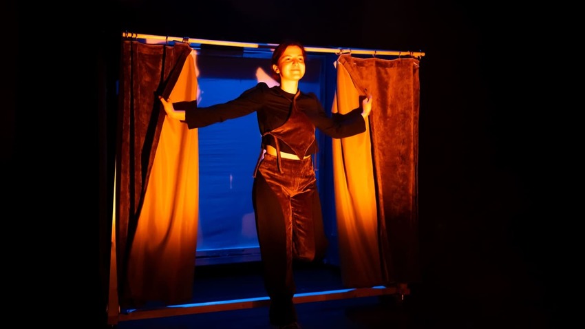 Αφηγήτρια ταινιών | Σκην.: Νίκος Λαμπάκης