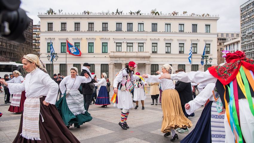 Τσικνοπέμπτη στην Αθήνα | Απόκριες με γλέντι στους δρόμους!