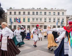 Τσικνοπέμπτη στην Αθήνα | Απόκριες με γλέντι στους δρόμους!
