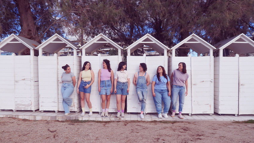 «Πάρανταϊζ - Η αίθουσα κλιματίζεται»  από τις Seven Sisters