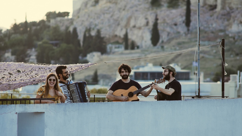 ​Η Ιουλία Καραπατάκη μαζί με τους "Αταρ του Ταρ" Live στο Κύτταρο