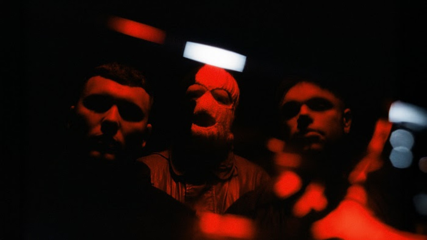 KNEECAP | Έρχονται στο Rockwave Festival να σαρώσουν 