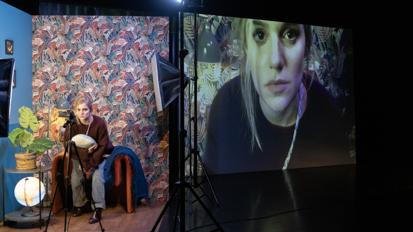 Girls & Boys του Dennis Kelly | Σκην.:Λ. Τριανταφυλλίδου