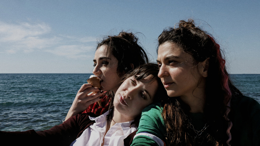 «Τρεις Αδελφές (θα έρθουν καλύτερες μέρες)» των Ειρήνη Λαμπρινοπούλου & Δανάη-Αρσενία Φιλίδου