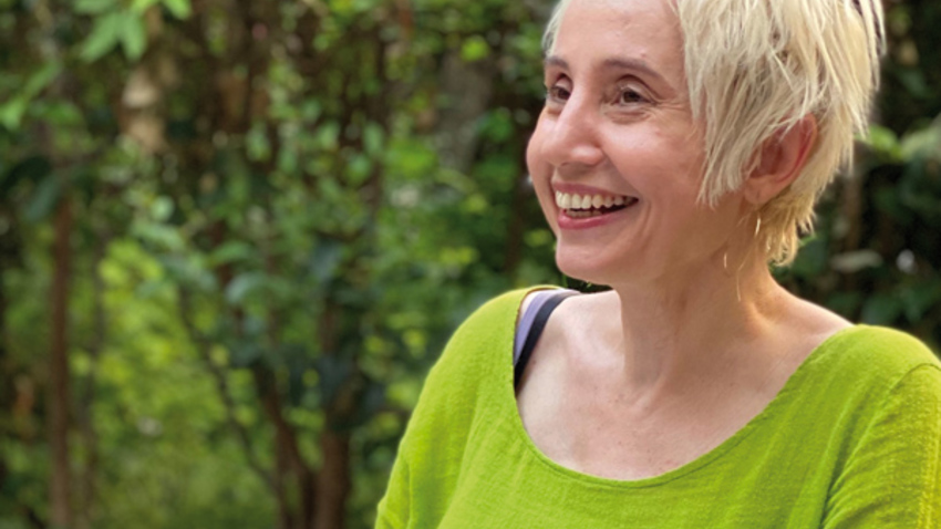 Η Σοφία Νικολαΐδου συνομιλεί με τον Ντέιβιντ Σολόι 