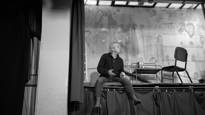 Ν Τ Α Ρ F Σ Τ Ε Λ Ε Ρ | Σκην.: Θ. Δόβρης