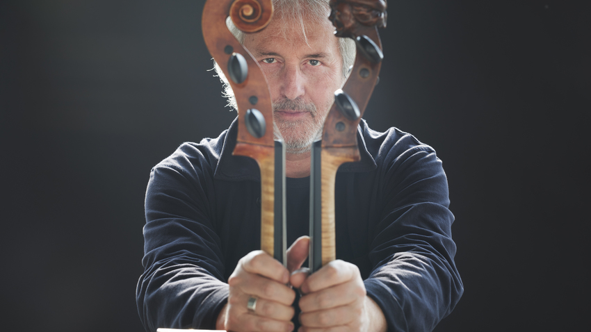 Mario Brunello | Από το βιολί στο πίκολο βιολοντσέλο: μια νέα ανάγνωση του Μπαχ 