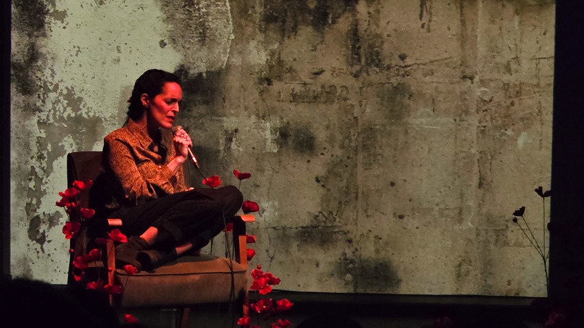 «Τραγούδια για τον πόνο του ανθρώπου και των πραγμάτων»