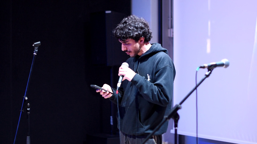 Spoken Maik Νο 8, μια πολύγλωσση βραδιά spoken word με ανοιχτό μικρόφωνο