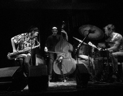Φ hill Sessions warm up @ BAUMSTRASSE | Camila Nebbia–Goncalo Almeida–Sylvain Darrifourcq 
