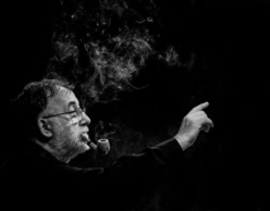 Θάνος Μικρούτσικος | Πάντα γελαστοί και γελασμένοι