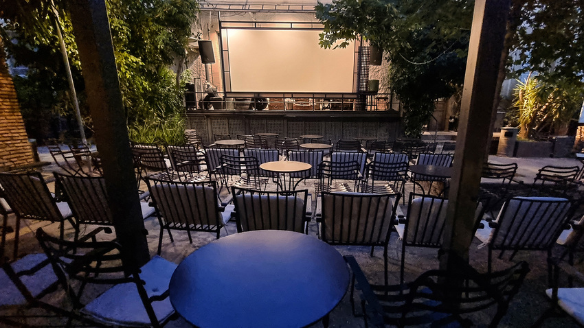 Θερινό Σινεμά στην αυλή του Επί Κολωνώ | το εγχείρημα που γίνεται θεσμός 