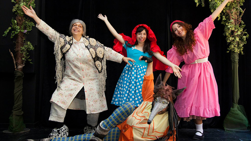 "Η Kοκκινοσκουφίτσα" στα Εξάρχεια