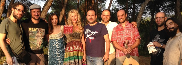 Η Joss Stone τραγουδάει με τους Rebeletiko