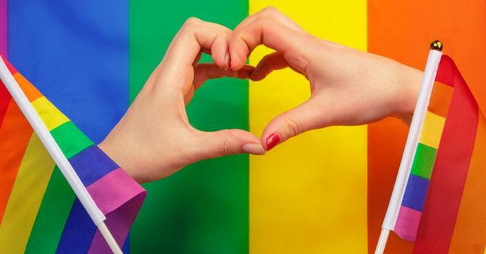 Για πρώτη φορά επίσημο ΛΟΑΤΚΙ+ λεξιλόγιο στη Νοηματική Γλώσσα!