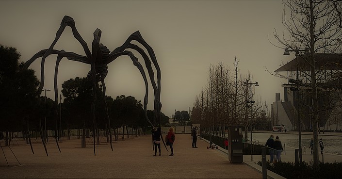 Γιγάντια αράχνη στο "Σταύρος Νιάρχος"/ Ένα εμβληματικό γλυπτό με τη δική του ιστορία
