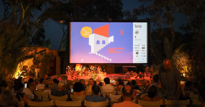 Στο 6ο Φεστιβάλ Κινηματογράφου Σαντορίνης μικροί και μεγάλοι γιόρτασαν τον κινηματογράφο σε δυο θρυλικά σημεία του νησιού