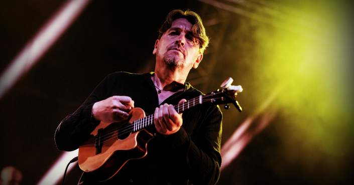 «Το Φυλαχτό» | Το νέο άλμπουμ του Θοδωρή Κοτονιά