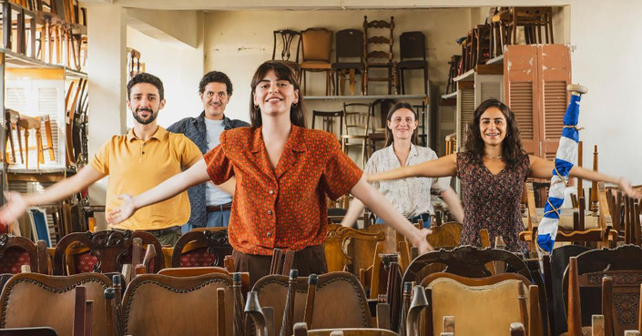 Είδαμε: "Γιοι και κόρες" του Γ. Καλαβριανού // Μια χειροποίητη -γλυκύτατη- παράσταση για την ιστορική μνήμη