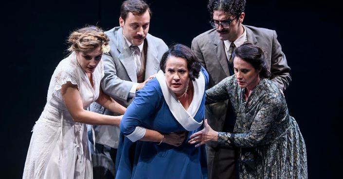 Είδαμε: "Το τρίτο στεφάνι" του Κ. Ταχτσή, σε σκηνοθεσία Στ. Λιβαθινού // Από τη λογοτεχνία στο θέατρο: ένα εξαιρετικό παράδειγμα μεταφοράς