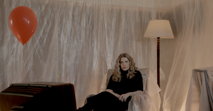 Ο Θείος Άρης άκουσε το EP "Σύννεφα Μπαλόνια" της Βιολέτας Ίκαρη, του Σταύρου Σιόλα και του Οδυσσέα Ιωάννου